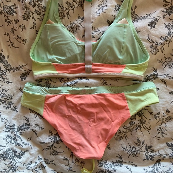 SOLD *** Lululemon Board Balance Bikini - Picture 6 of 9